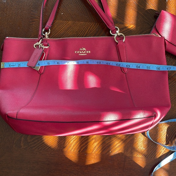 Coach Shoulder Bag w/wallet - Picture 13 of 15